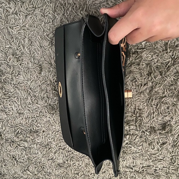 CHEETAH PRINT CROSSBODY BAG - Picture 2 of 5